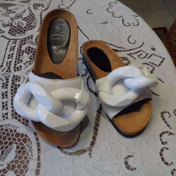 New JW Anderson White Leather Slides w/White Large Chain Detail Size 6